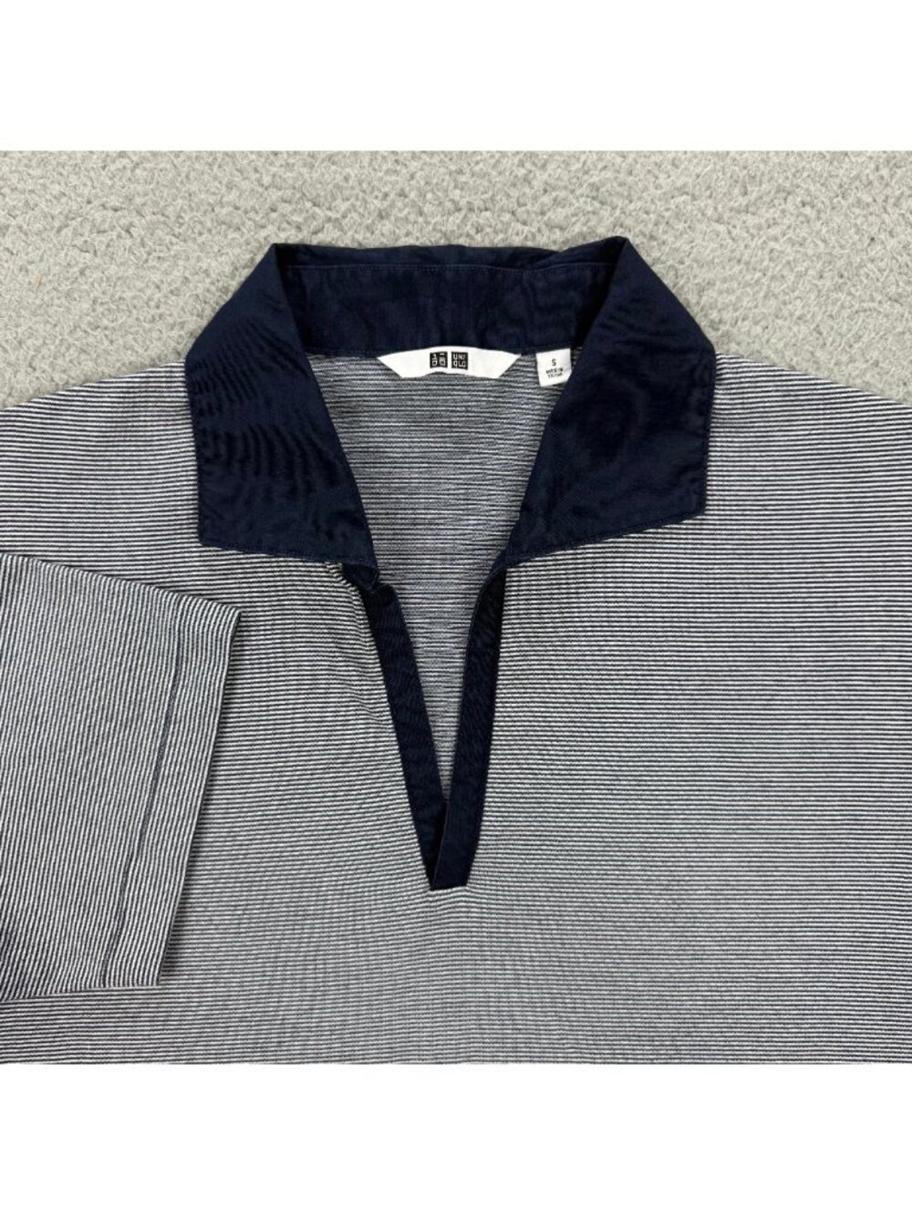 Uniqlo Polo Shirt Mens Small S Navy Blue White Stripe Open Placket Collar Golf